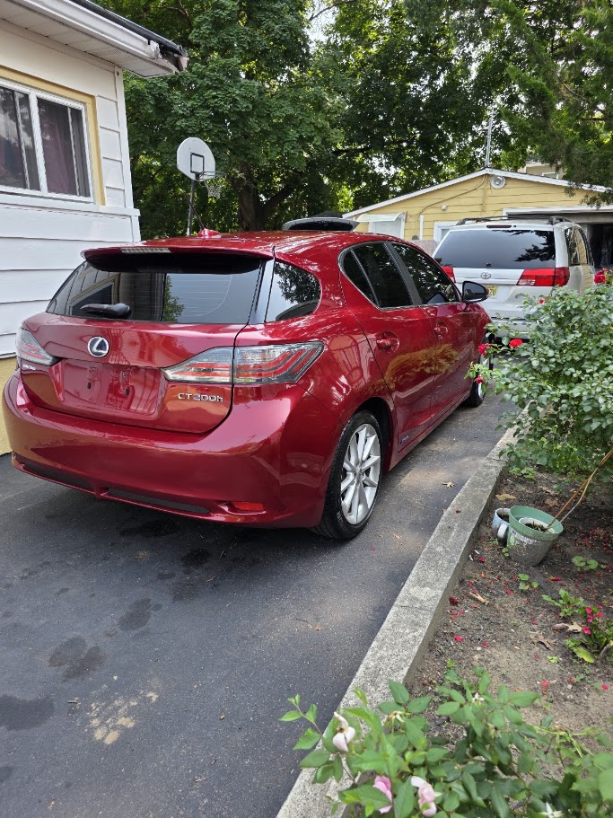 Used 2011 Lexus CT 200h Premium w/ Premium Audio Pkg FWD image 10