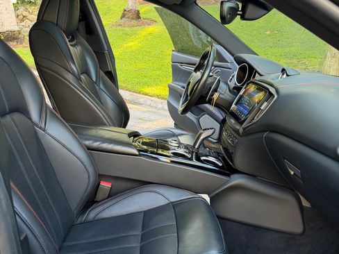 Used 2019 Maserati Ghibli S GranSport RWD image 12