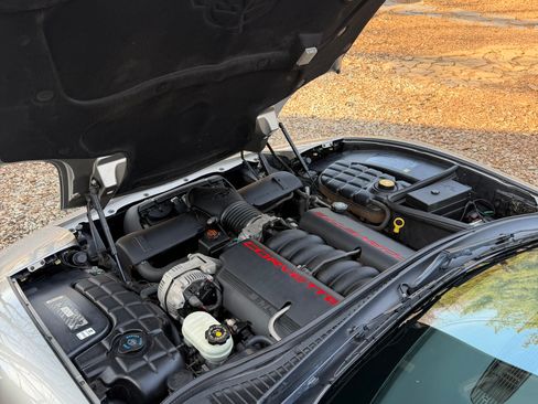 Used 2000 Chevrolet Corvette Coupe w/ Roof Pkg image 14
