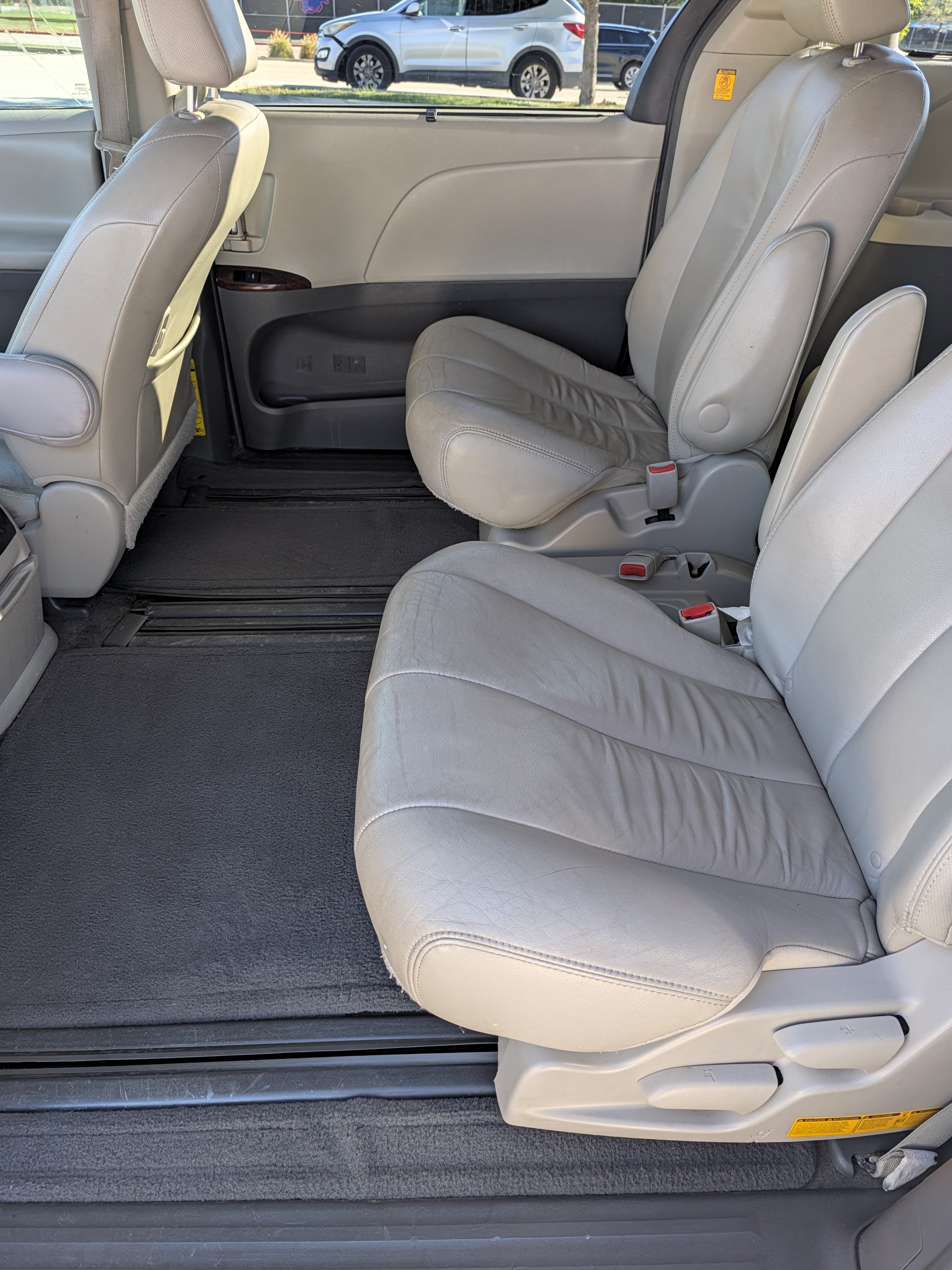 Used 2013 Toyota Sienna XLE w/ Entertainment Pkg FWD image 8