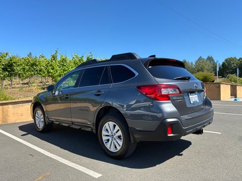 Used 2018 Subaru Outback 2.5i Premium AWD/4WD image 8