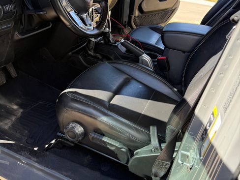 Used 2022 Jeep Wrangler Unlimited Sahara w/ Cold Weather Group image 14