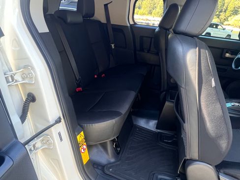 Used 2011 Toyota FJ Cruiser 4WD image 9