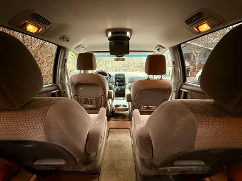 Used 2009 Toyota Sienna LE image 19