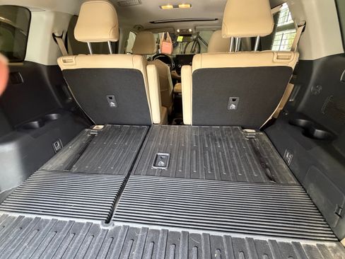 Used 2023 Toyota Highlander Limited image 11