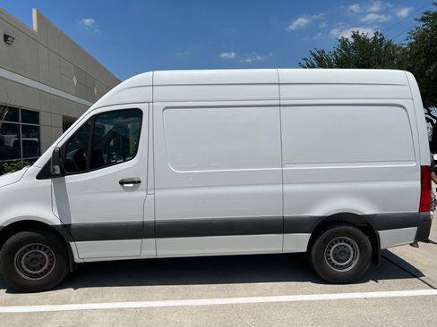 Used 2021 Mercedes-Benz Sprinter 2500 image 8