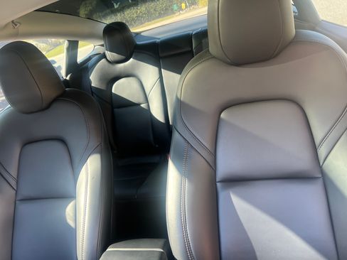 Used 2023 Tesla Model 3 Standard Range image 17