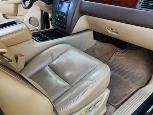 Used 2011 GMC Yukon SLT image 2