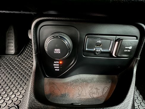 Used 2016 Jeep Renegade Latitude w/ Safety & Security Group image 23