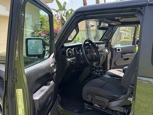 Used 2022 Jeep Wrangler Sport AWD/4WD image 16