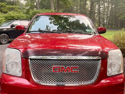 Used 2012 GMC Yukon Denali AWD/4WD image 2