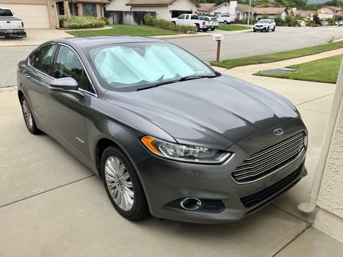 Used 2013 Ford Fusion SE FWD image 1