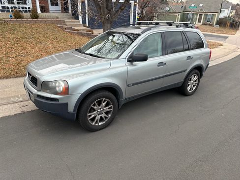 Used 2005 Volvo XC90 2.5T image 1