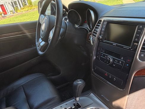 Used 2013 Jeep Grand Cherokee Limited w/ Trailer Tow Group AWD/4WD image 15