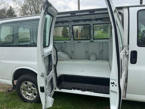Used 2013 Chevrolet Express 1500 image 8
