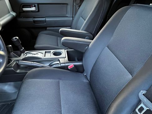 Used 2013 Toyota FJ Cruiser 4WD w/ Convenience Pkg image 6