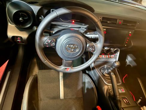 Used 2025 Toyota GR86 Premium image 7