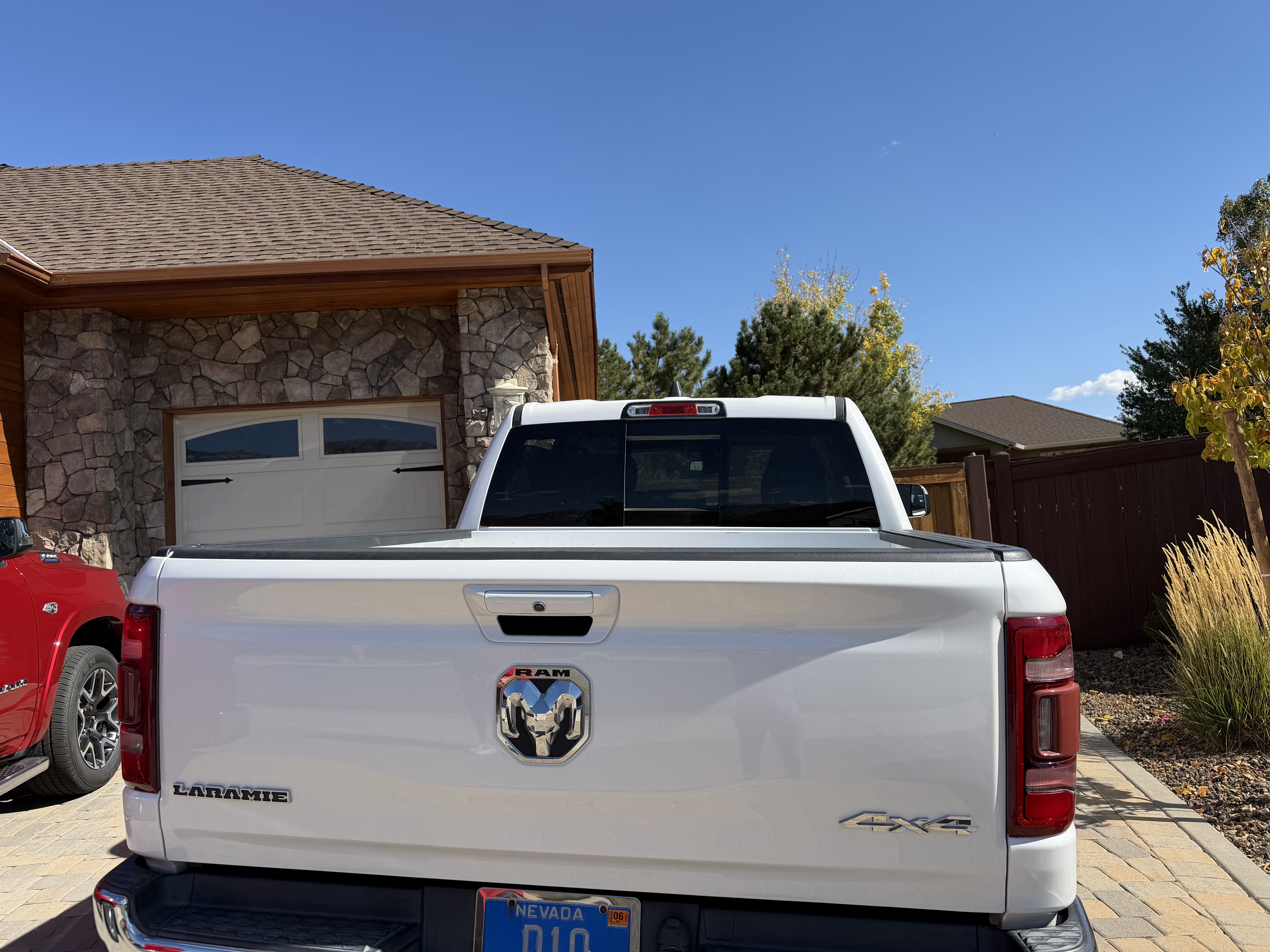 Used 2019 RAM 1500 Laramie AWD/4WD image 9