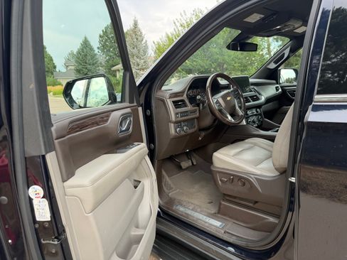 Used 2021 Chevrolet Suburban LT AWD/4WD image 12