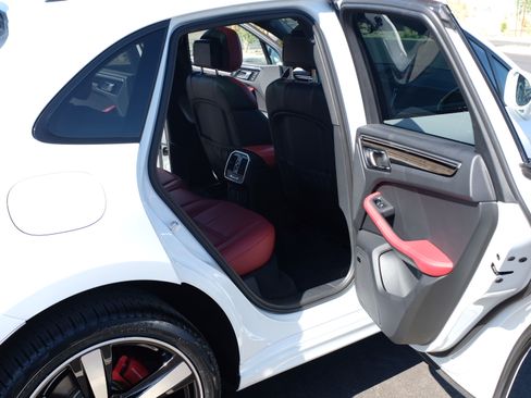 Used 2024 Porsche Macan S AWD/4WD image 16