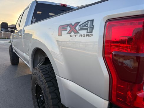 Used 2017 Ford F250 Lariat w/ Lariat Ultimate Package image 12