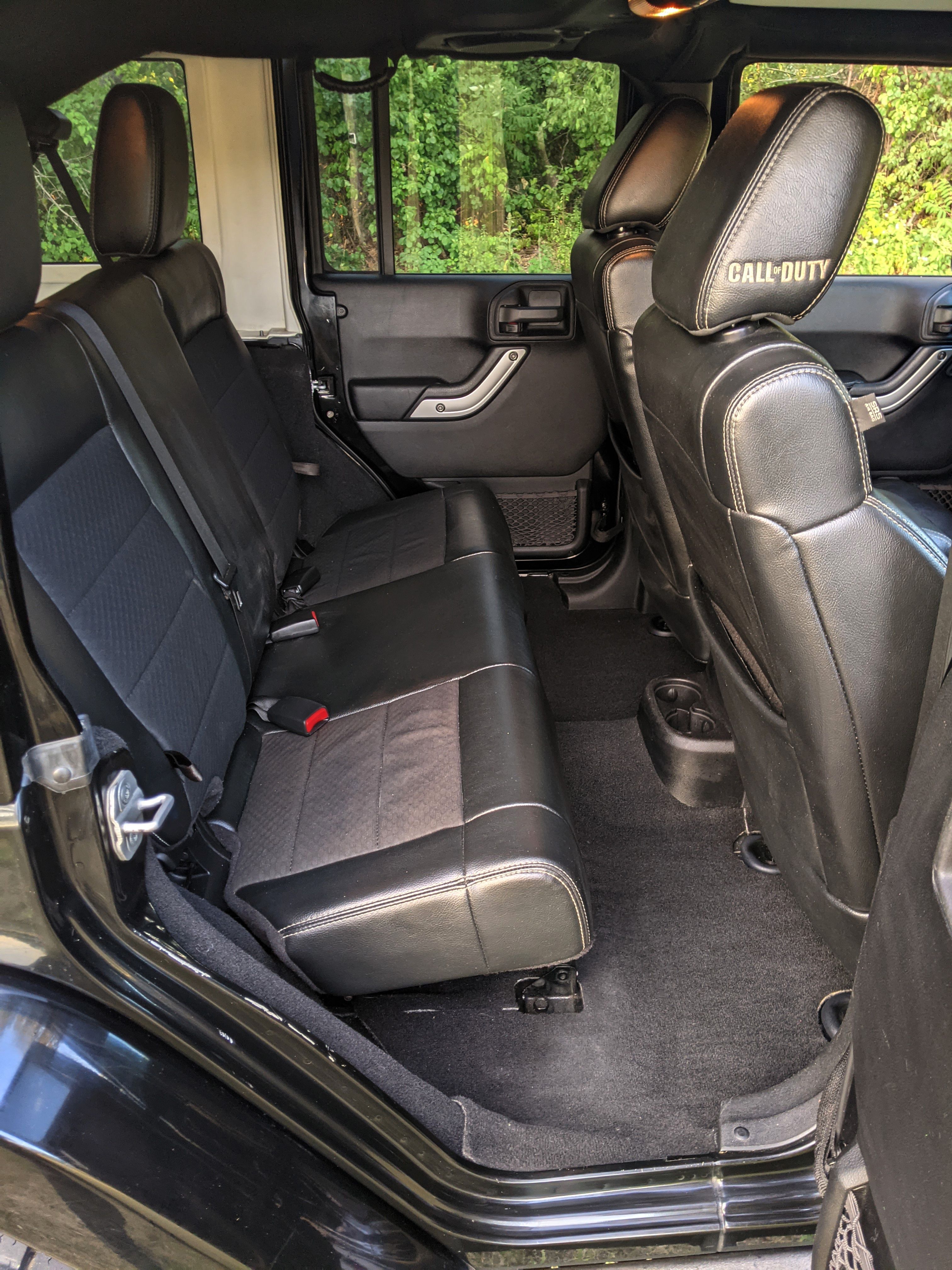 Used 2012 Jeep Wrangler Unlimited Rubicon AWD/4WD image 17
