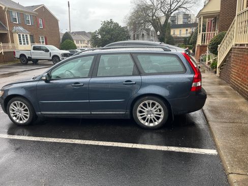 Used 2007 Volvo V50 2.4i image 2