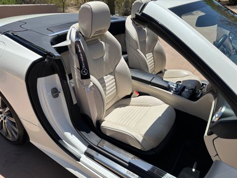 Used 2020 Mercedes-Benz SL 550 image 23