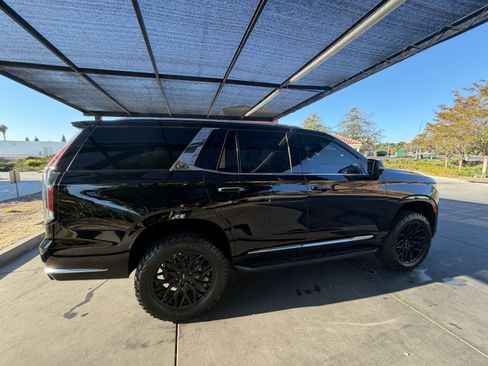 Used 2022 Cadillac Escalade Luxury AWD/4WD image 5