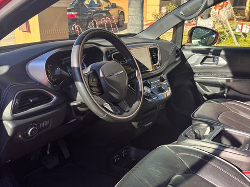 Used 2020 Chrysler Pacifica Limited w/ Advanced Safetytec Group image 8