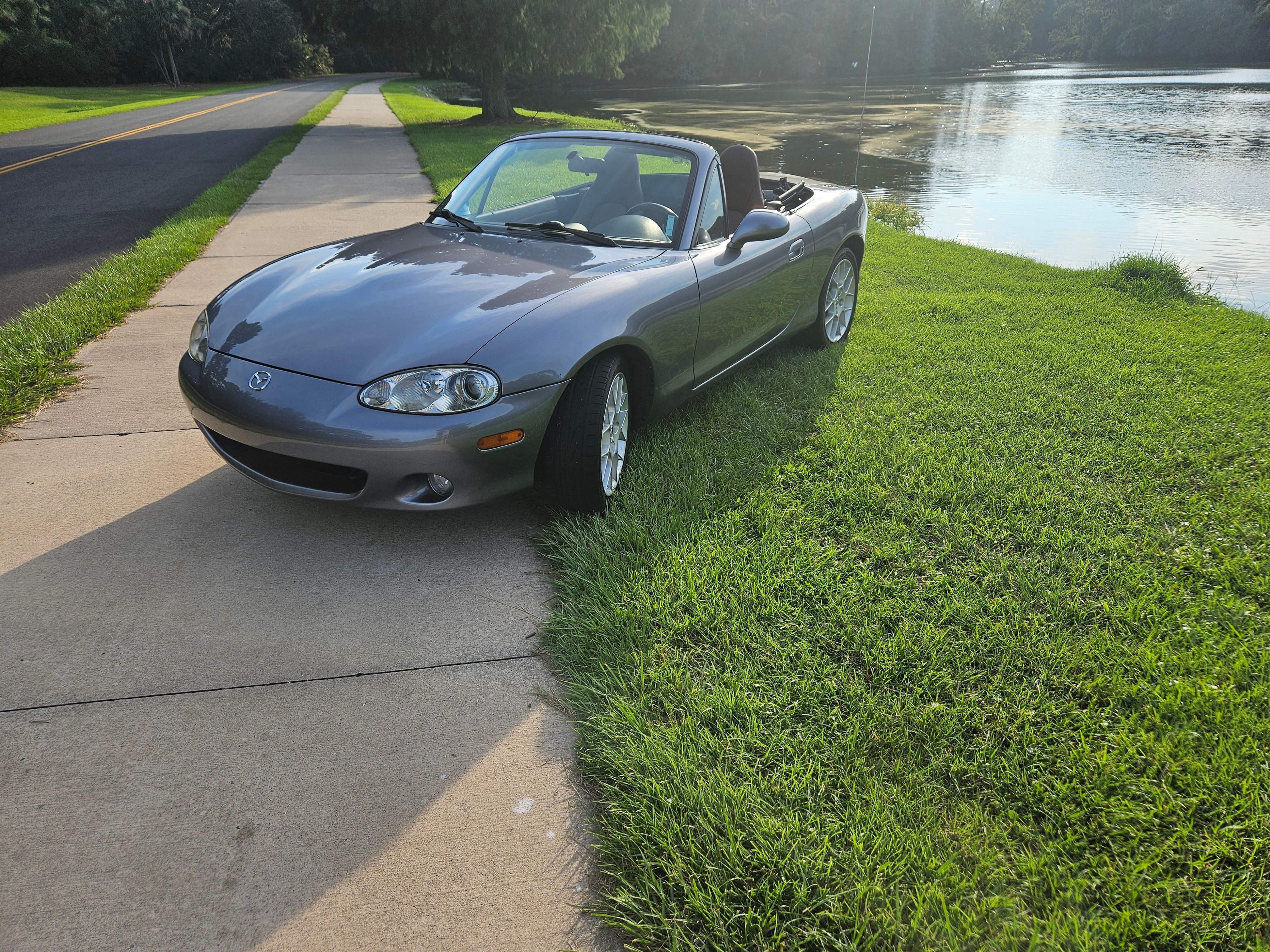 Used 2002 MAZDA MX-5 Miata LS RWD image 4
