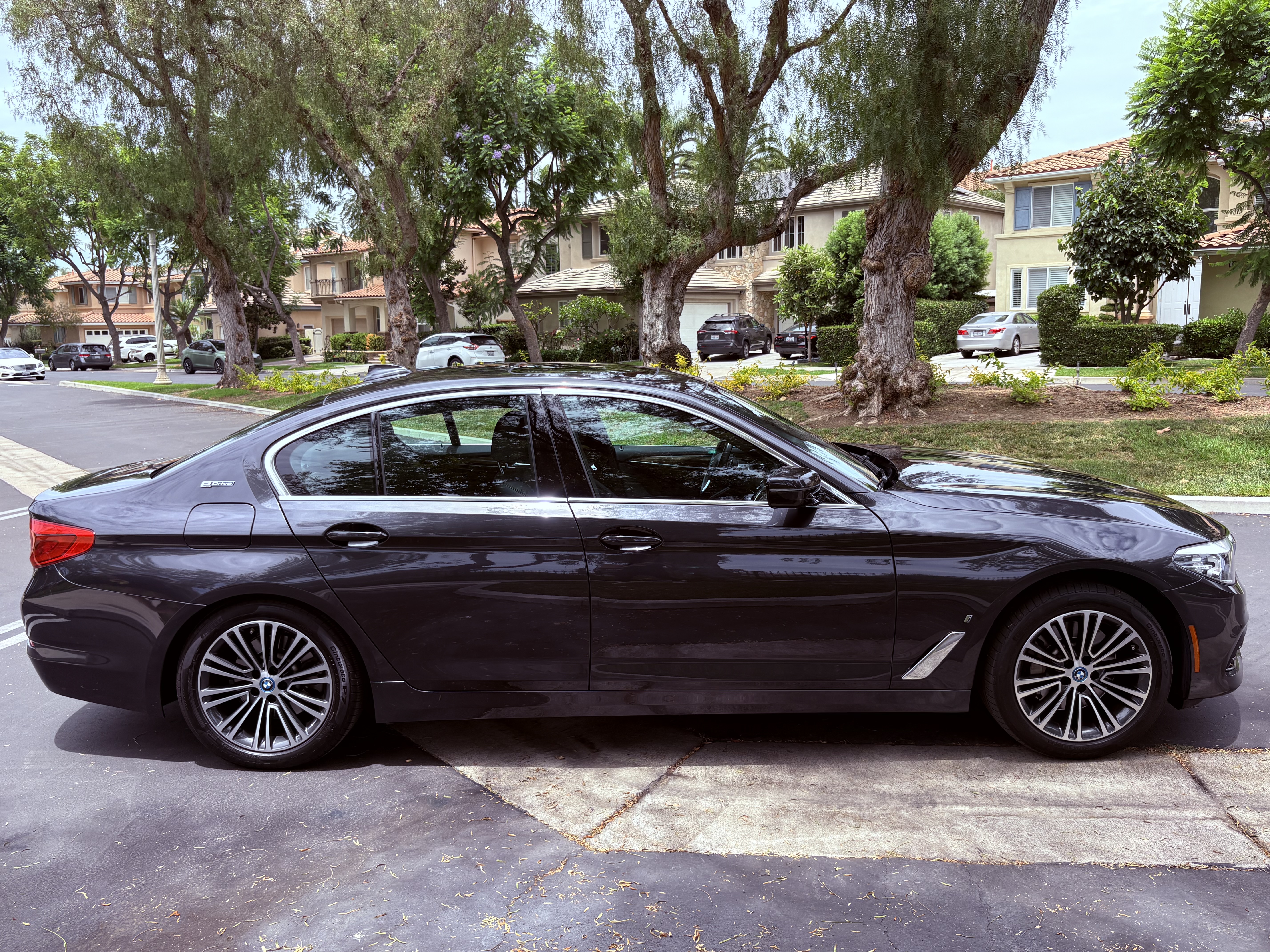 Used 2019 BMW 530e w/ Convenience Package RWD image 4