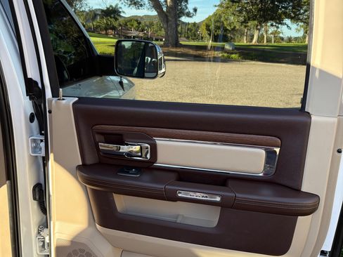 Used 2017 RAM 1500 Laramie w/ Convenience Group image 5