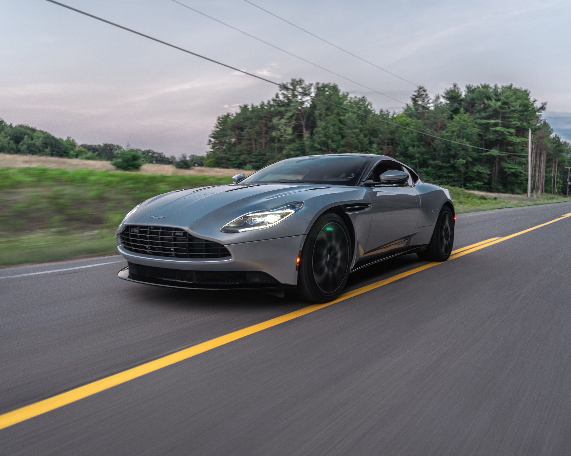 Used 2018 Aston Martin DB11 V12 RWD image 3