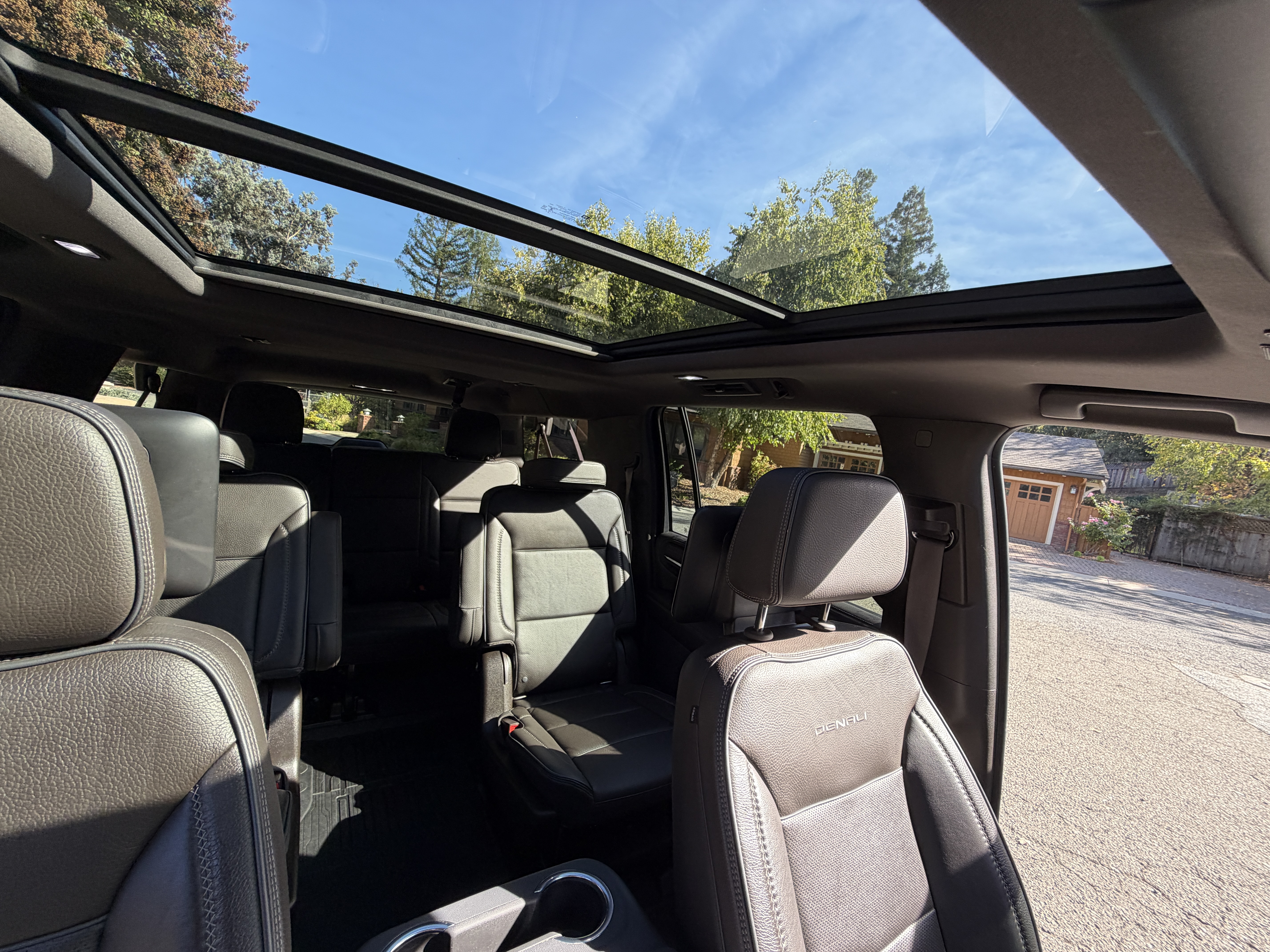 Used 2021 GMC Yukon XL Denali w/ LPO, Illumination Package AWD/4WD image 13