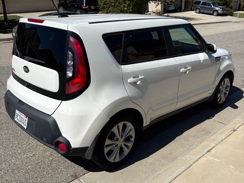 Used 2015 Kia Soul + w/ Audio Package FWD image 5