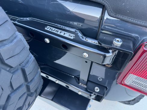 Used 2017 Jeep Wrangler Unlimited Sport image 8