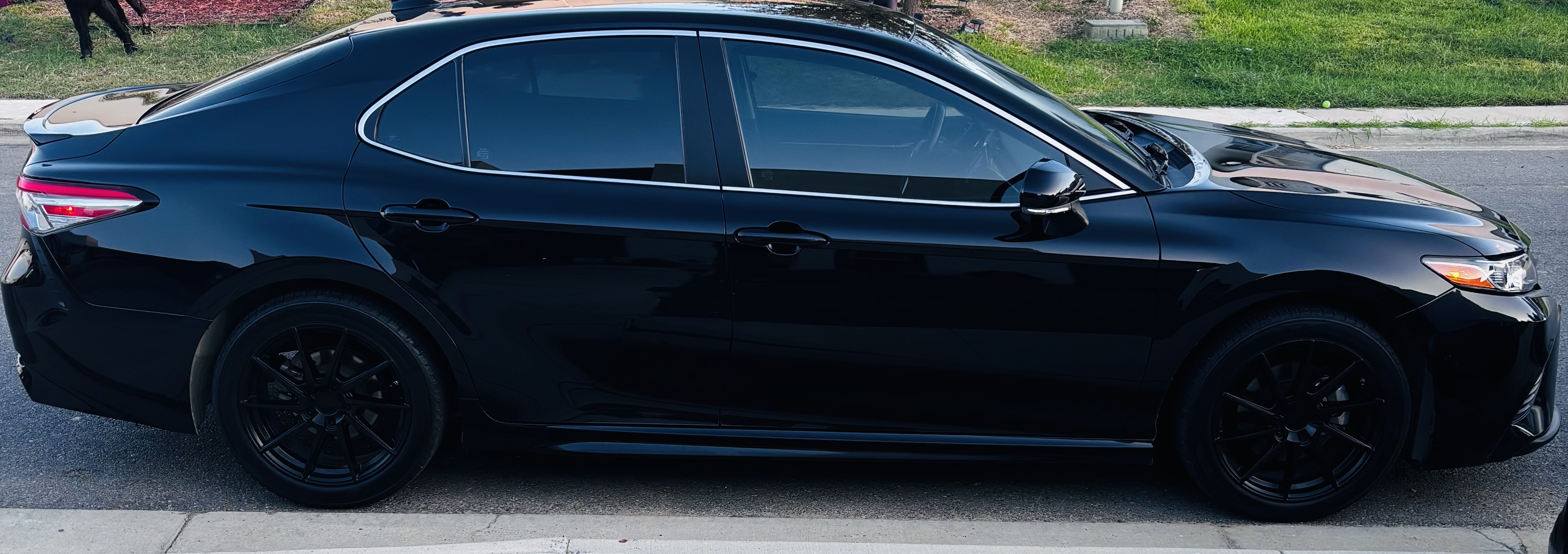 Used 2019 Toyota Camry SE w/ Convenience Package FWD image 1