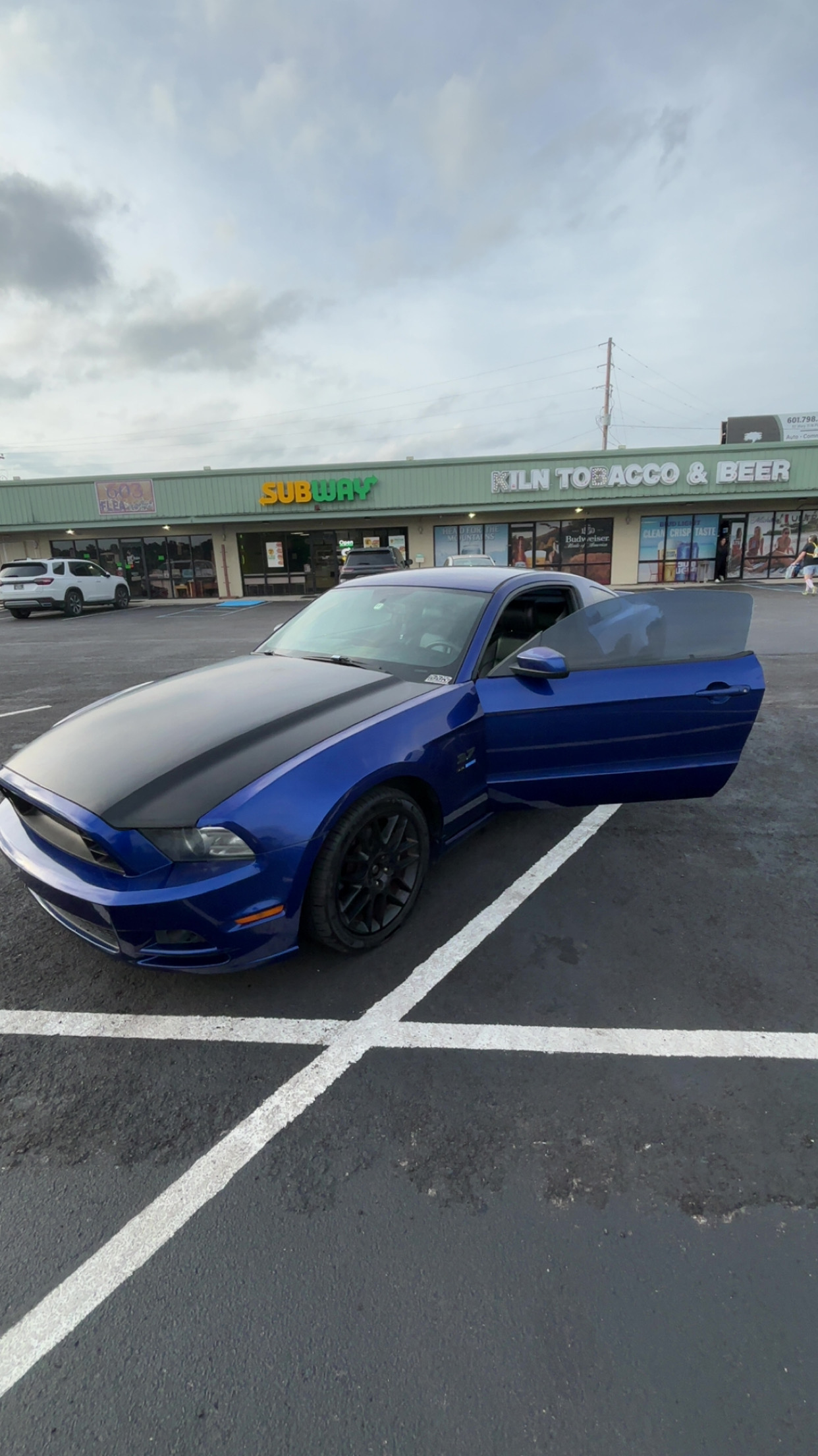 Used 2013 Ford Mustang Premium RWD image 1