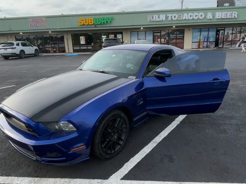 Used 2013 Ford Mustang Premium RWD image 1