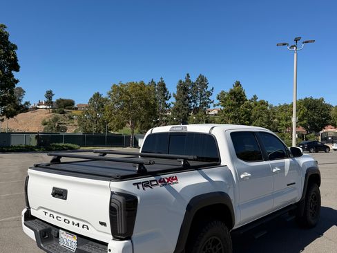Used 2021 Toyota Tacoma TRD Off-Road w/ Technology Package AWD/4WD image 6