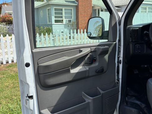Used 2006 GMC Savana 2500 RWD image 19