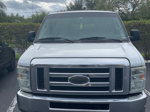 Used 2014 Ford E-350 and Econoline 350 XLT image 1