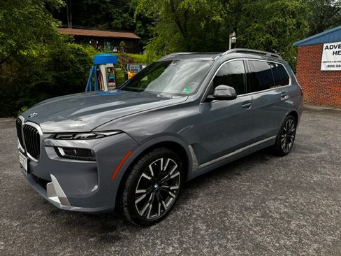 Used 2025 BMW X7 xDrive40i AWD/4WD image 1
