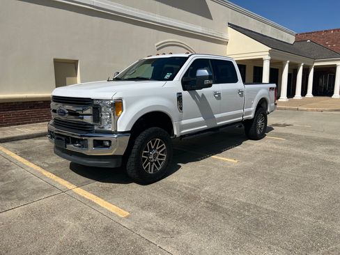 Used 2017 Ford F250 XLT w/ XLT Premium Package AWD/4WD image 20