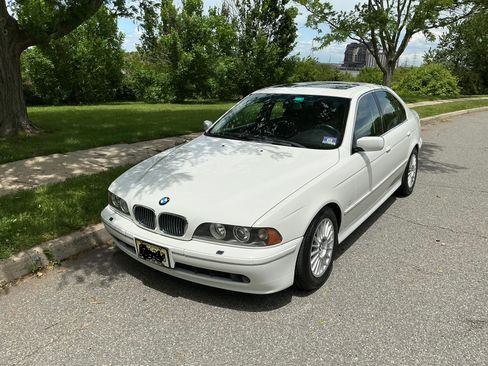 Used 2002 BMW 540i Sedan RWD image 2