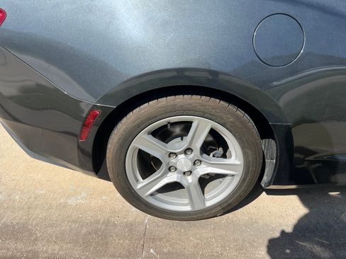 Used 2016 Chevrolet Camaro LT RWD image 12