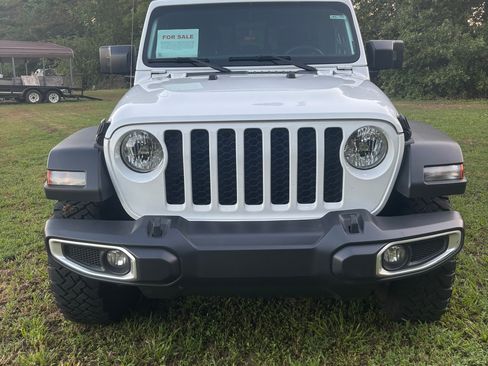 Used 2023 Jeep Gladiator Sport AWD/4WD image 6