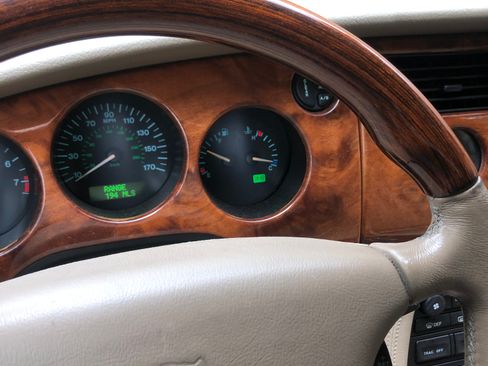 Used 2002 Jaguar XK8 Convertible image 12