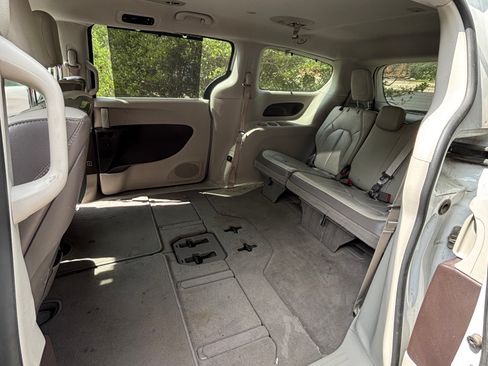 Used 2018 Chrysler Pacifica Touring-L Plus image 9